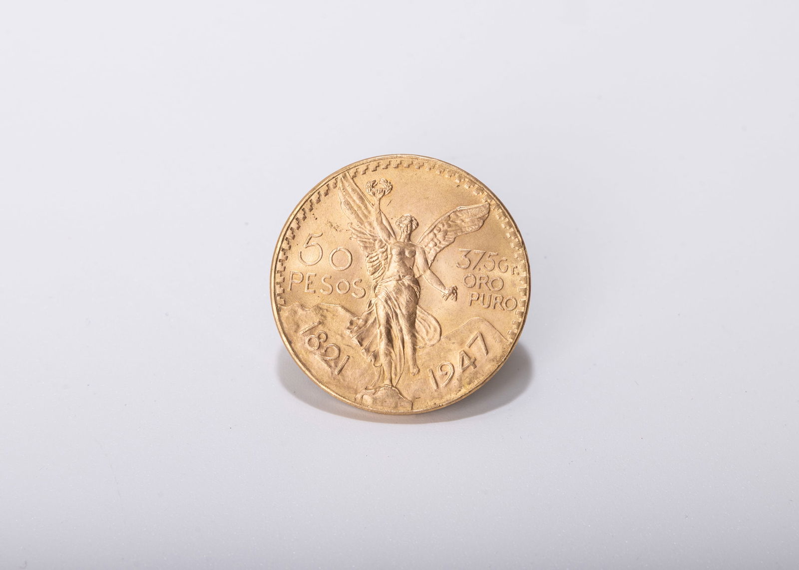 50 PESO GOLD COIN. 1947. Uncirculated condition. 1.205ozt (Actual pure Gold Weight). Overall weight (1 of 2)