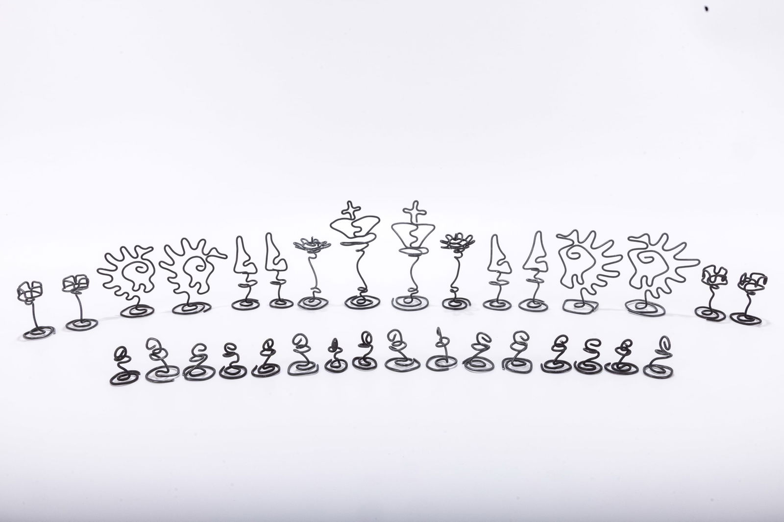 VINTAGE TWISTED WIRE ARTISAN CHESS SET Black and gray vintage twisted wire chess set by unknown: VINTAGE TWISTED WIRE ARTISAN CHESS SET Black and gray vintage twisted wire chess set by unknown...