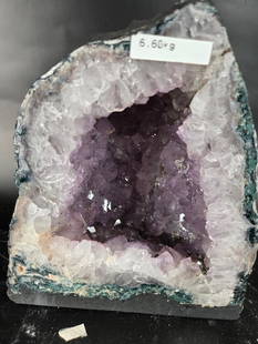 AMETHYST GEODE: 6.5" TALL AND 7.5" AT IT'S WIDEST. 6.6 KG