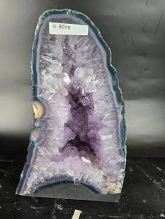 AMETHYST GEODE: 11" TALL AND 7" AT IT'S WIDEST. 6.8 KG