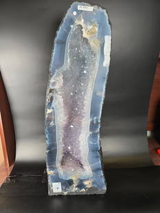 AMETHYST GEODE CATHEDRAL: 25.5" tall and 9" at it's widest. 28.05 kilogrames