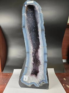 AMETHYST GEODE CATHEDRAL NICE COLORING~!: 25.5" tall and 9.5" at it's widest. Weignt is 30.7 kilograms
