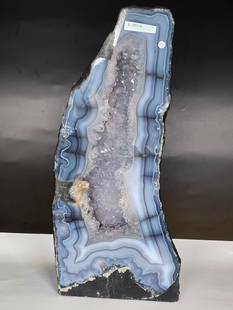 AMETHYST GEODE CATHEDRAL: 16" tall and 7" at it's widest. This magnificent geode weights 9.95 kilograms.
