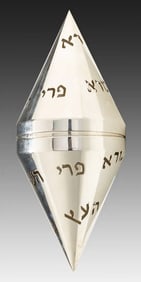 A CONTEMPORARY STERLING SILVER ETROG BOX BY MILA TANYA GRIEBEL. London, 2018.