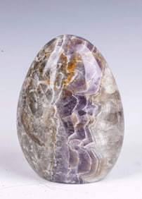A POLISHED EGG FORM AMETHYST