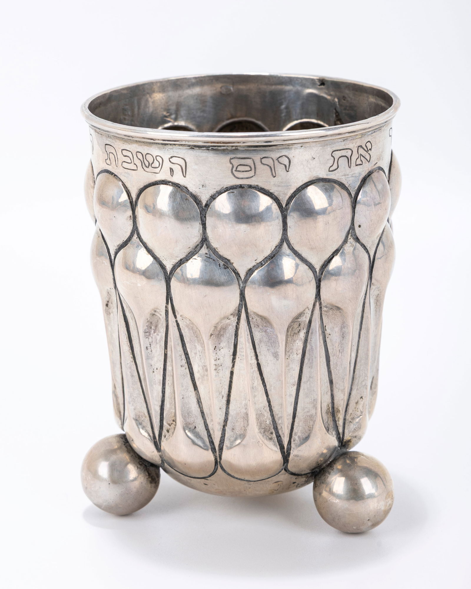 AN MONUMENTAL SILVER FOOTED BEAKER. Germany, 19th century. (1 of 6)
