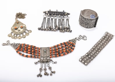 A GROUP OF FIVE PIECES OF YEMENITE SILVER JEWELRY. Yemen, 19th and 20th centuries. Consisting of an