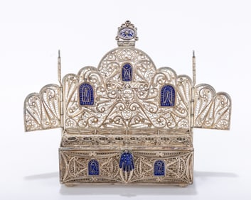 A HAND MADE SILVER CHANUKAH LAMP BY MICHAEL ENDE. Jerusalem, c. 1990. Made from filigree.