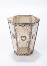 A STERLING SILVER KIDDUSH CUP BY MICHAEL ENDE. Jerusalem, c. 1980. Beaker form. Six sided