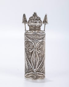 A SILVER FILIGREE SPICE CONTAINER. Holy Land, c. 1920. In the shape of a Torah Tik. With small