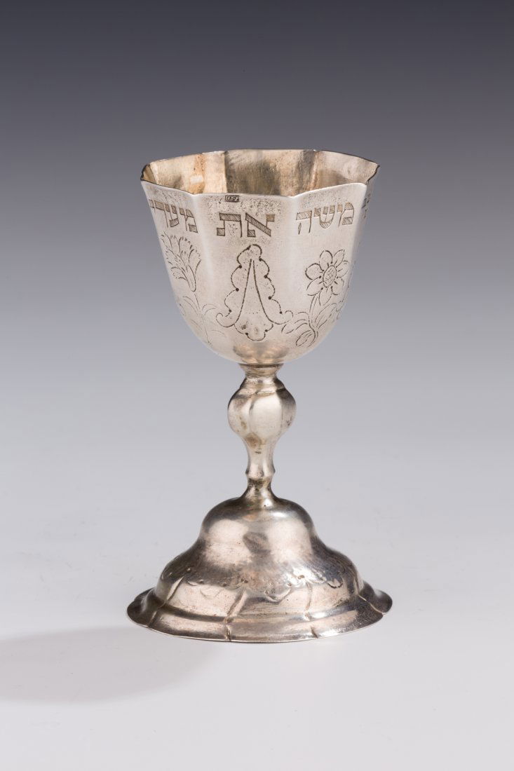 A SILVER KIDDUSH CUP. Augsburg, 18th century. Engraved
