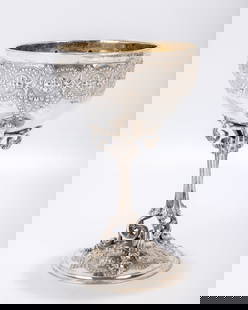 A LARGE STERLING SILVER GOBLET BY ROBERT HENNELL III. London, (1834 - 1867). The date mark is: A LARGE STERLING SILVER GOBLET BY ROBERT HENNELL III. London, (1834 - 1867). The date mark is rubbed. Brittania silver standard. 5.6 inches tall and 6.89 ozt.
