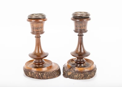A PAIR OF OLIVEWOOD CANDLESTICKS. Jerusalem, c. 1900. Traditional form. Hand carved. 4.7â€?