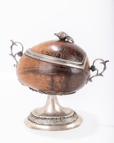 A SILVER AND COCONUT SHAPED ETROG CONTAINER. Modern. On a solid silver base with hand carved coconut