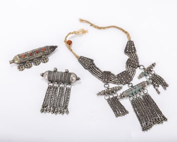 A GROUP OF MIDDLE EASTERN JEWELRY AND AMULETS. Sephardic countries, 19th and 20th centuries. 412