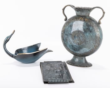 A GROUP OF PALL BELL DECORATIVE OBJECTS. Israel, c. 1955. Including a vase, a notepad and a duck