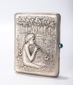 A RARE RUSSIAN EMBOSSED CIGARETTE.CASE. Moscow, 1908 - 1926. Embossed with a young, apparently naked