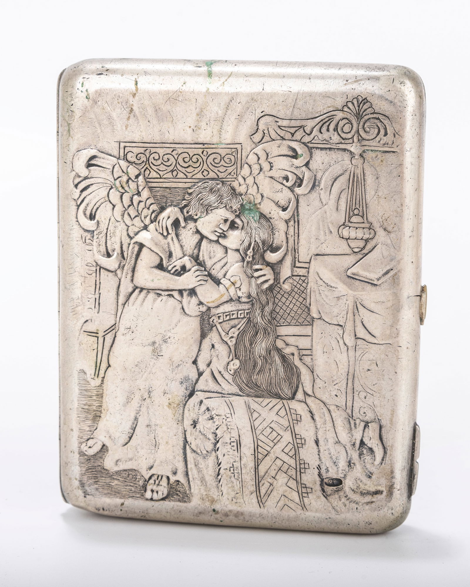 A RARE RUSSIAN EMBOSSED SILVER CIGARETTE CASE.Russia, c. 1908 - 1926. Embossed with a scene of young (1 of 8)