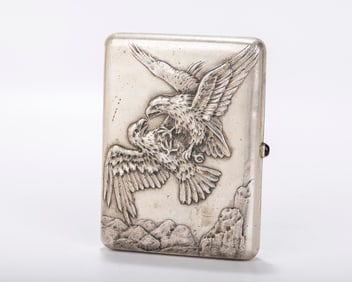 A RARE RUSSIAN EMBOSSED SILVER CIGARETTE CASE. Moscow, 1908 - 1926. Embossed with two fighting