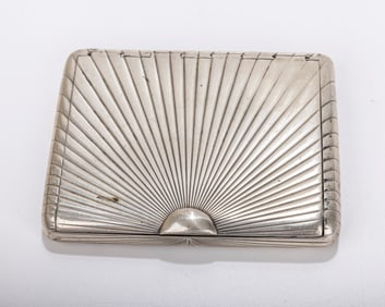 A RARE RUSSIAN SILVER CIGARETTE. St. Petersburg, 1908 - 1926. Embossed with outwardly tapering rays.