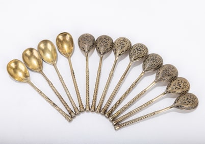 A GROUP OF 12 MATCHING SILVER AND NIELLO TEA SPOONS. Russia, c. 1880. Marked only with an early 84