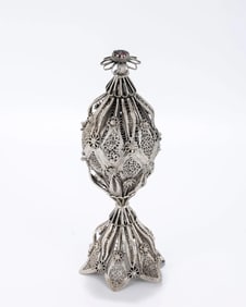 A SILVER FILIGREE SPICE CONTAINER.