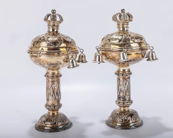 A PAIR OF SILVER TORAH FINIALS. Vienna, c. 1910.