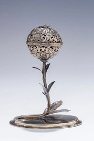 AN EARLY SILVER FRUIT FORM SPICE CONTAINER. Poland, c. 1820/30