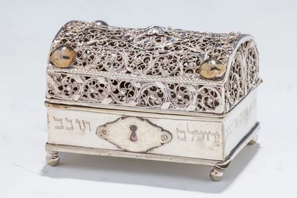 AN EARLY JERUSALEM FILIGREE SILVER SPICE CHEST