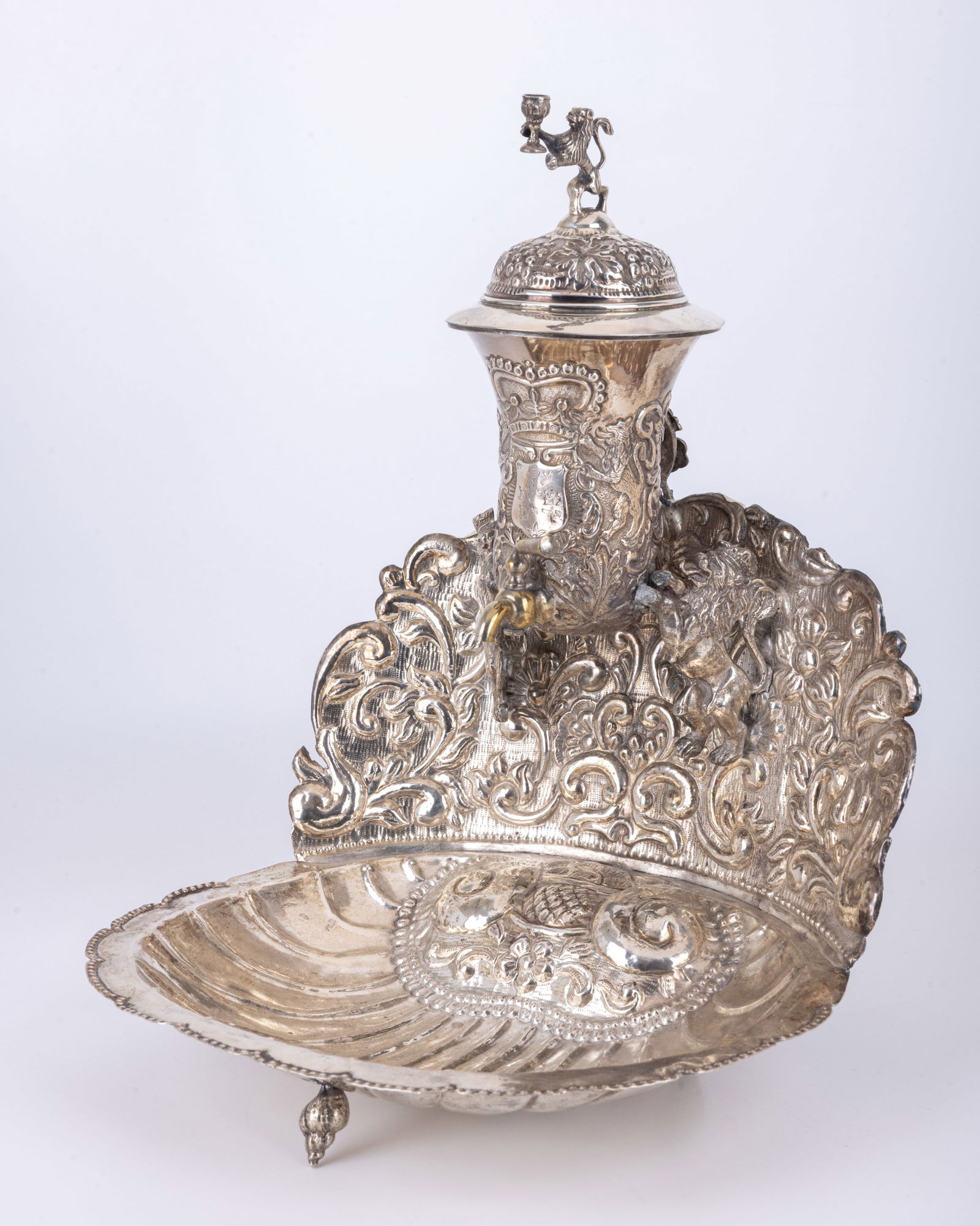 39. A STERLING SILVER MAYIM ACHRONIM. Portugal, 20th century. Consisting of a laver, a basin and a (1 of 3)