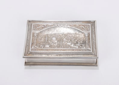 49. A STERLING SILVER BOX IN BEZALEL SCHOOL DESIGN. Jerusalem, 20th century. Embossed with an Old
