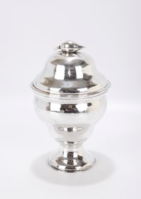 60. A LARGE COVERED GEORGIAN STERLING SILVER ETROG BOX. London, 1772. By Jacob Marsh or John Moore.