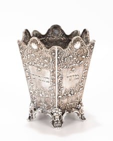 77. A SILVER KIDDUSH CUP. The Netherlands, c. 1900. Octagon shaped on five feet. Marked. 3.7â€