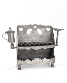 106. AN EARLY PEWTER HANUKKAH LAMP. Germany, 18th century. On four claw feet. The backplate cutout
