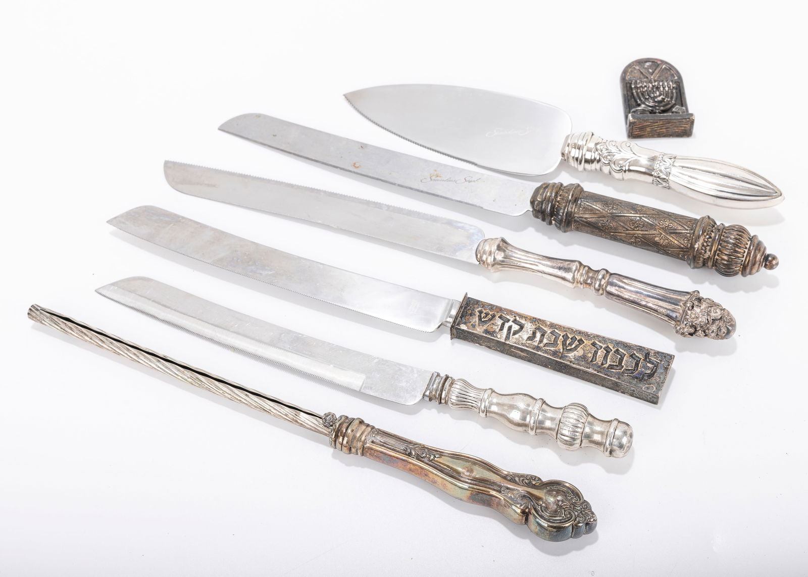 178. A GROUP OF SIX STERLING SILVER HANDLED KNIFES AND OTHERS. Including four challah knives, one (1 of 1)