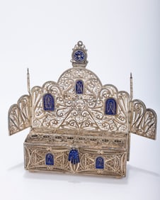 A HAND MADE SILVER CHANUKAH LAMP BY MICHAEL ENDE. Jerusalem, c. 1990. Made from filigree. Further de