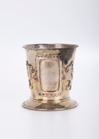 A CHILD'S STERLING SILVER KIDDUSH BEAKER BY MICHAEL ENDE. Jerusalem, c. 1980. With a large round bas