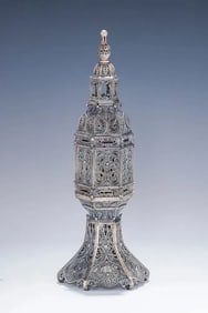 A MONUMENTAL STERLING SILVER SPICE CONTAINER BY EZRA LANDAU