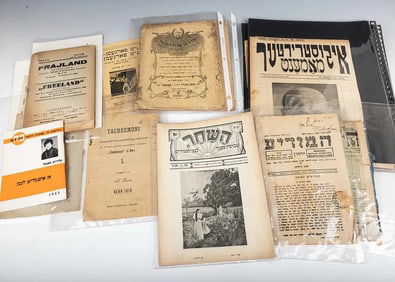 A GROUP OF 21 YIDDISH, HEBREW AND SOVIET PERIODICALS. First quarter 20th century. Including: Hamodia
