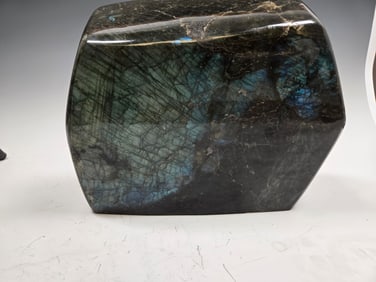 A MASSIVE POLISHED LABRADORITE SPECIMEN.
