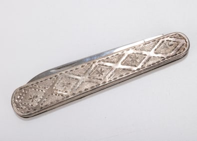 A STERLING SILVER BRIGHT CUT FOLDING CHALLAH KNIFE. Probably Israel, modern.