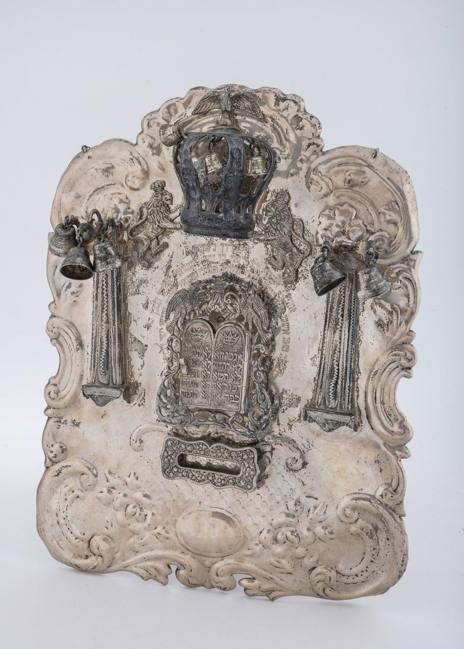 A MASSIVE STERLING SILVER TORAH SHIELD. American, early 20th century. (1 of 1)