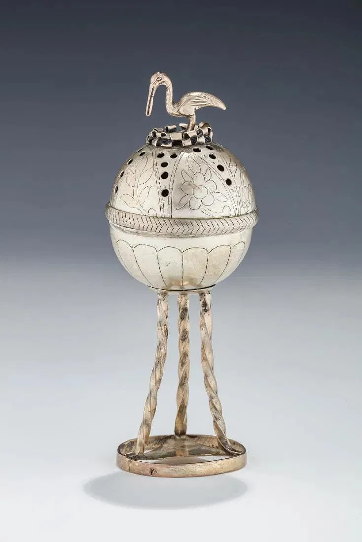 A RARE SILVER SPICE CONTAINER. Poland, c. 1800 (1 of 4)