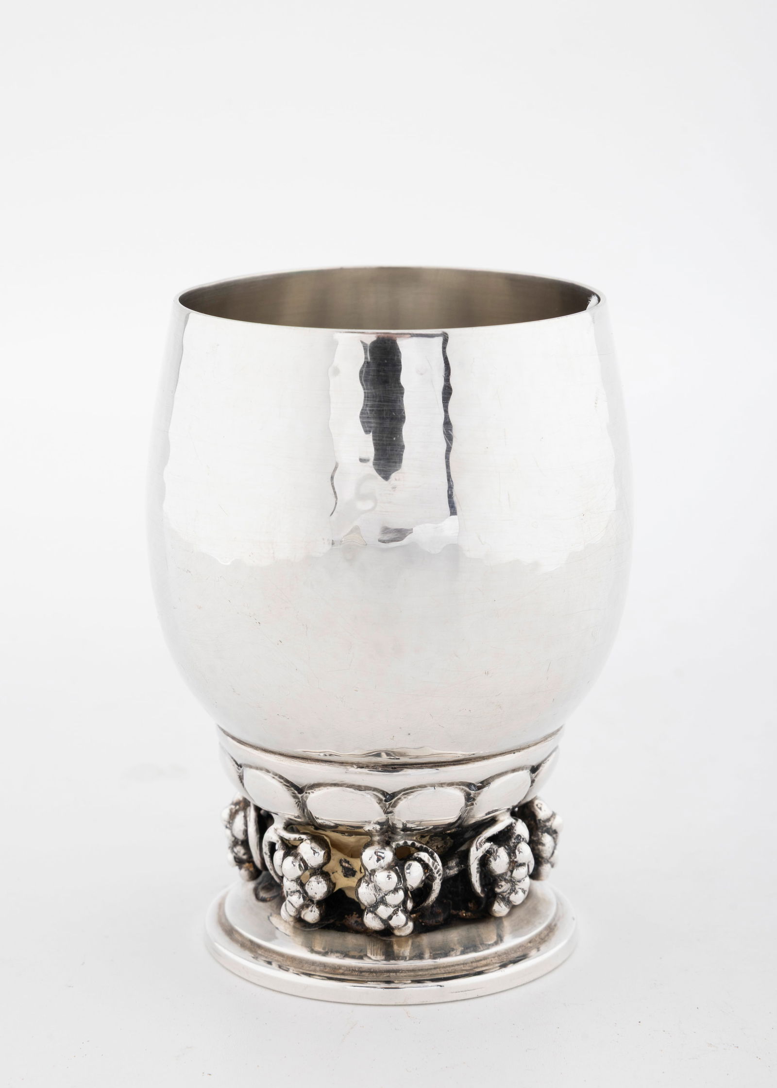 A LARGE STERLING SILVER KIDDUSH CUP BY MICHAEL STRAUSS (1 of 2)