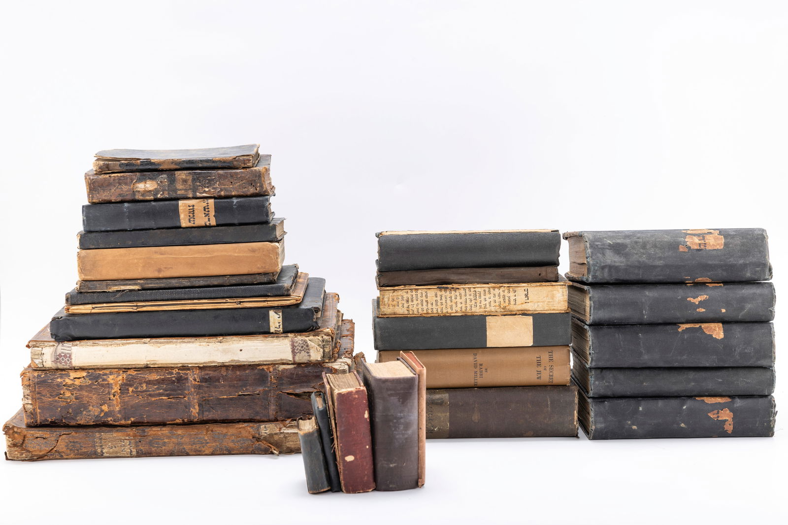 A COLLECTION OF 28 ANTIQUE JEWISH SEFORIM. VARIOUS DATES AND TITLES: Including Misolet Yisharim,Rayzil Hamelech, Sefer Hamadot, Sefer Aliyat Eliyahu, Multiple Machzorim, Dikdukei Sofrim, Borterbuch, Slichos, Shohar tov,Kinot, Netzach Yisroel, Karbn Shlomo, Offenbach ch