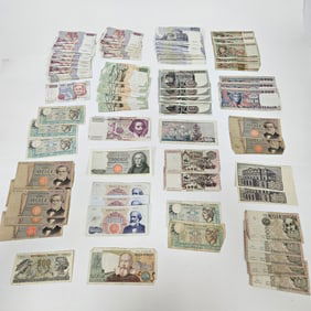 A GROUP OF HIGH VALUE ITALIAN LIRE BANKNOTES FROM THE LATE 20TH CENTURY. Including 4-500 lire, 40-10