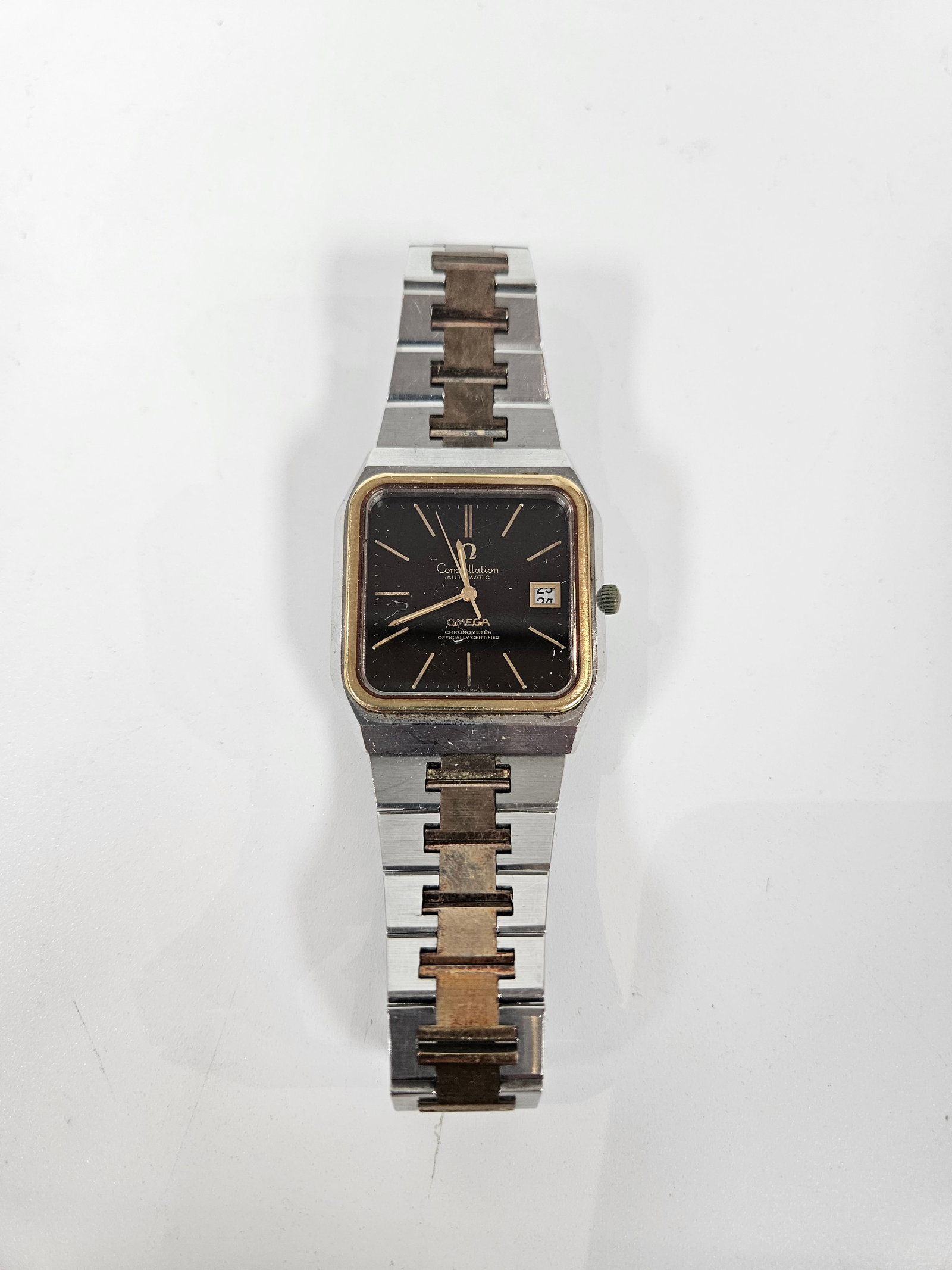 A VINTAGE OMEGA CONSTELLATION AUTOMATIC WATCH. With a stainless steel band and housing. Estimate $20 (1 of 6)