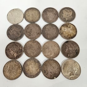 A GROUP OF 16 SILVER DOLLARS MORGAN AND PEACE