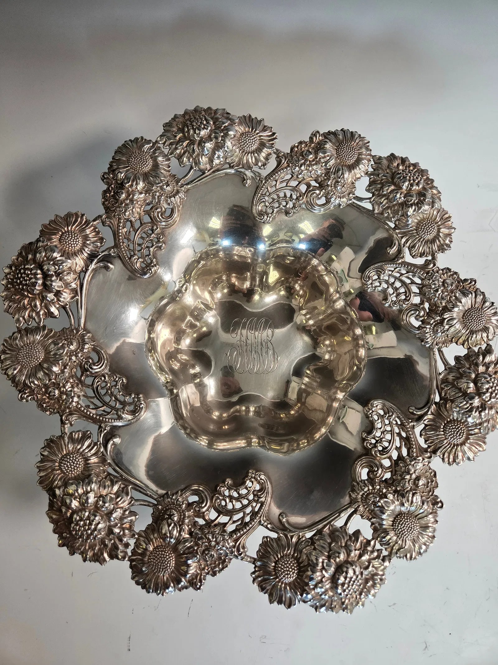 A MAGNIFICENT STERLING SILVER CHRYSANTHEMUM BOWL DOMINICK AND HAFF (1 of 6)