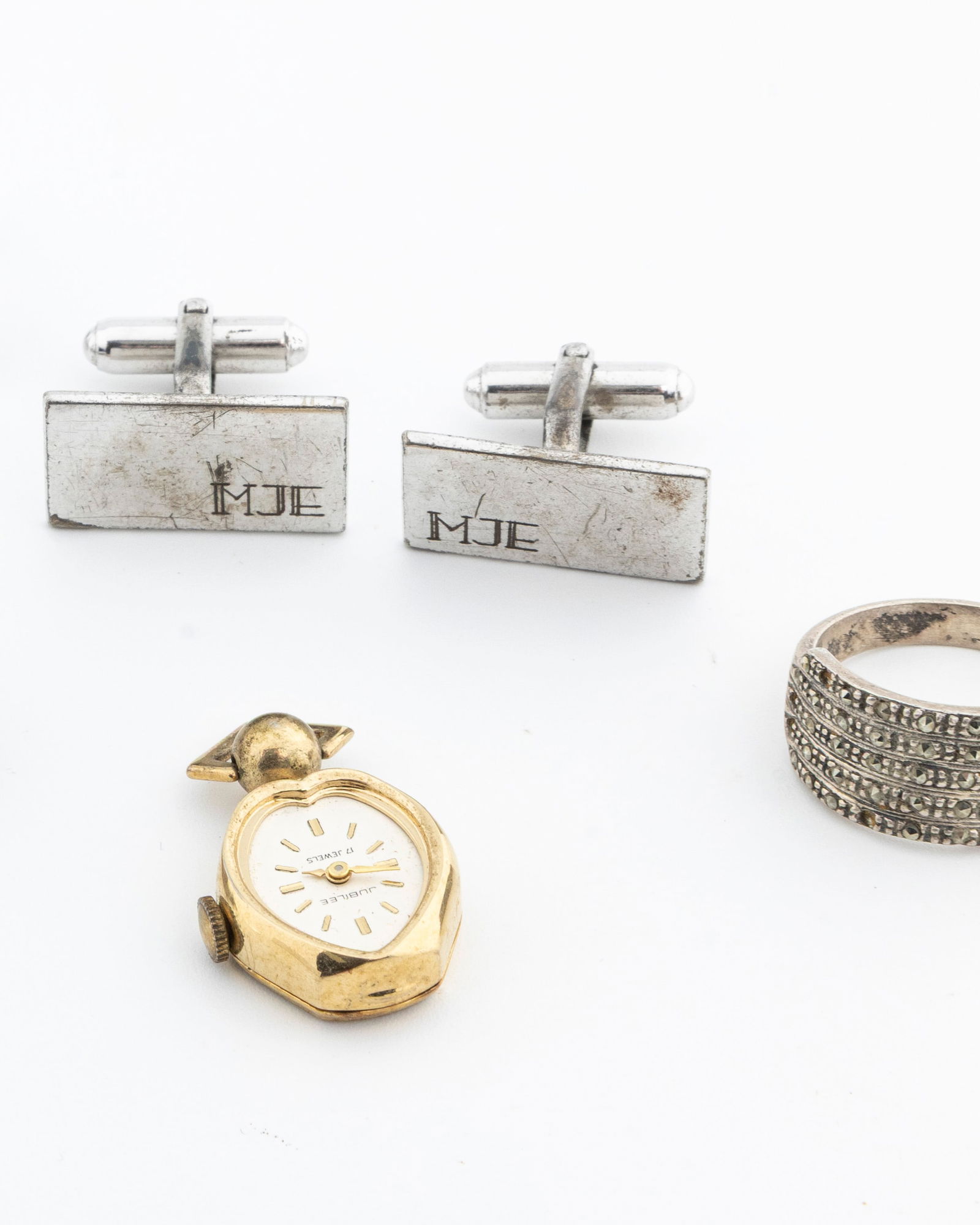 A GROUP OF SILVER JEWELRY AND OTHERS - 4